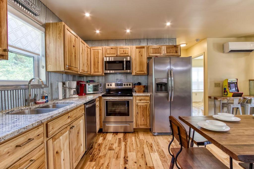 Key Lime Pie, Hot Tub,Wifi, 1089 Free Tickets Each Paid Day, Dollywood And More Gatlinburg Exterior foto