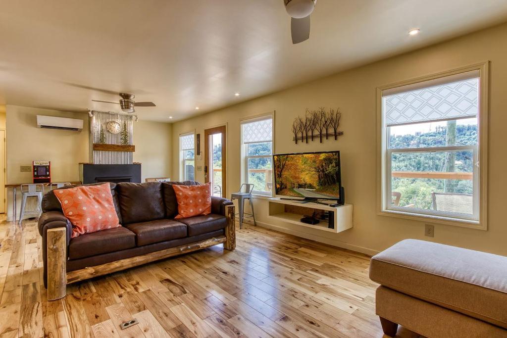 Key Lime Pie, Hot Tub,Wifi, 1089 Free Tickets Each Paid Day, Dollywood And More Gatlinburg Exterior foto