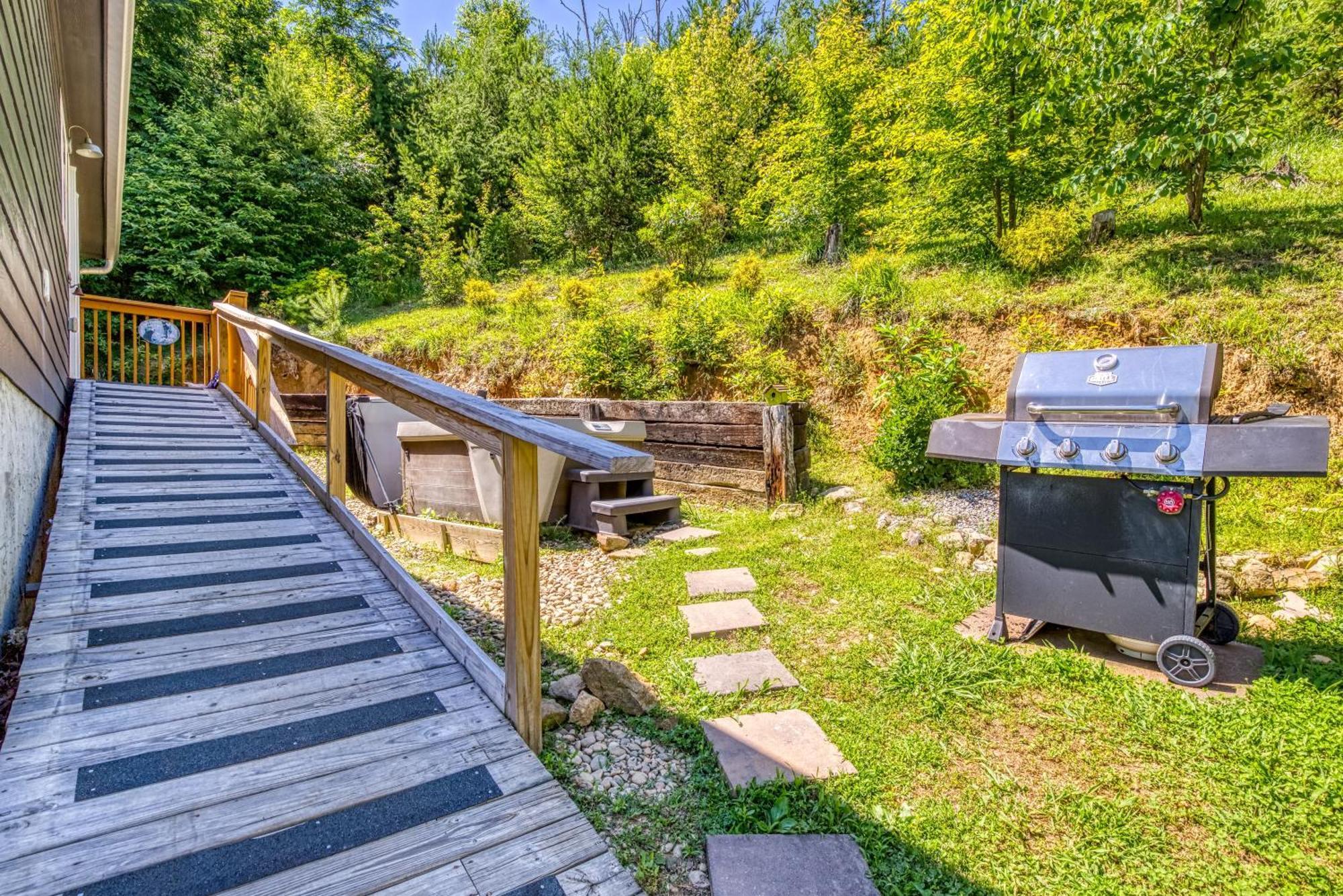 Key Lime Pie, Hot Tub,Wifi, 1089 Free Tickets Each Paid Day, Dollywood And More Gatlinburg Exterior foto
